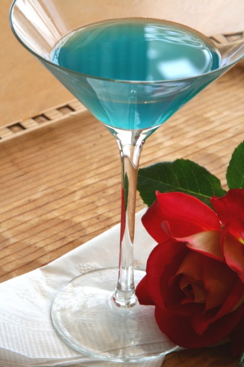 Blue Malibu Lagoon Drink on Shockingly Delicious