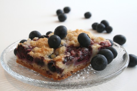 Very Berry Pie Bars on Shockingly Delicious