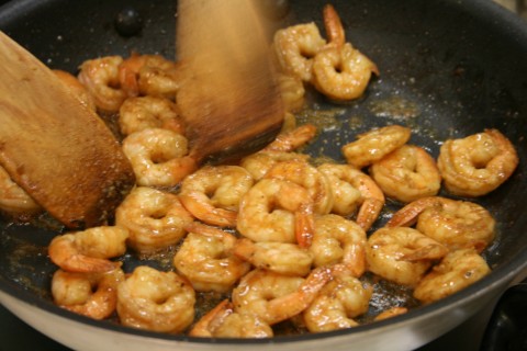 Weeknight Skillet Shrimp from Shockinglydelicious.com