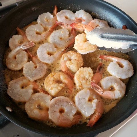 urn shrimp in skillet for Weeknight Skillet Shrimp on ShockinglyDelicious.com