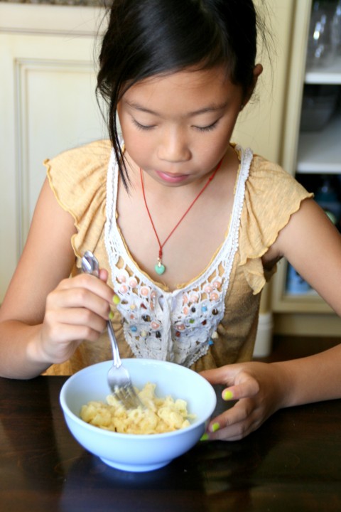 Coltrane Liu eats mac `n cheese