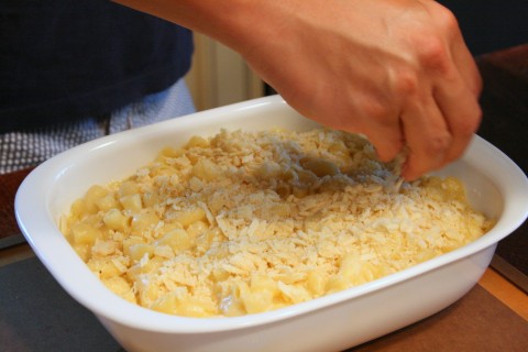 Potato chips onto the mac `n cheese