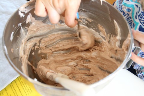 Nutella meringues in bowl