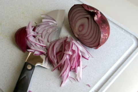 Slicing onions