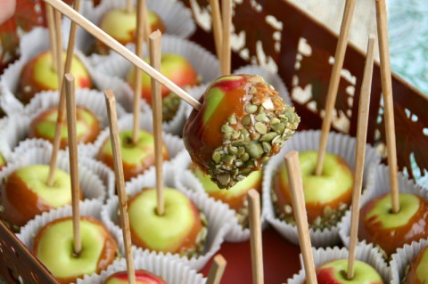 Pumpkin Pie Spiced Caramel Lady Apples with Toasted Pepitas