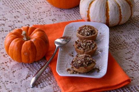 Mini Pumpkin-Maple Tarts with Toasted Pecan Streusel on ShockinglyDelicious.com . Recipe: https://www.shockinglydelicious.com/?p=10193