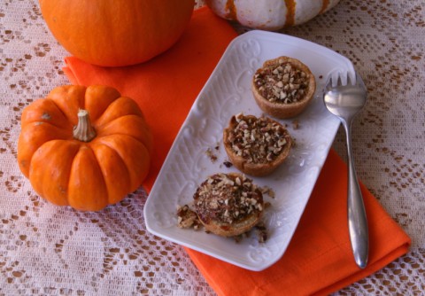 Mini Pumpkin-Maple Tarts with Toasted Pecan Streusel on ShockinglyDelicious.com . Recipe:  https://www.shockinglydelicious.com/?p=10193