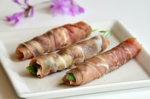 Prosciutto Goat Cheese Rolls with Fig Preserves and Arugula on Shockingly Delicious. Recipe here: https://www.shockinglydelicious.com/?p=10622