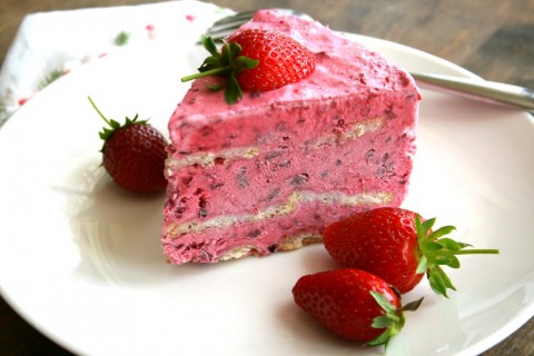 No-Bake Frozen Berrylicious Cracker Cake: A sublime frozen “cake” made by layering fresh berries, whipped cream and the secret ingredient (marshmallow whip). Don’t tell. Just eat.