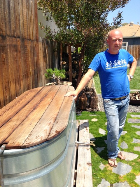 Stefan Richter's backyard soaking tub on Shockingly Delicious