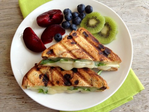 Apple Cinnamon Horseradish Cheddar Grilled Cheese on Shockingly Delicious