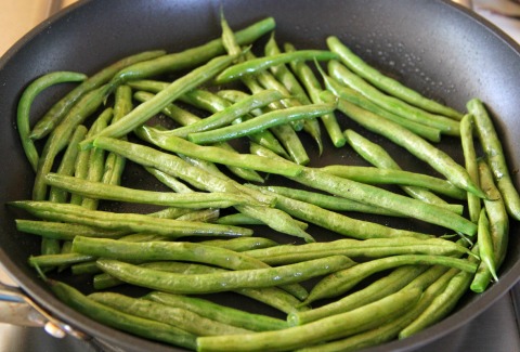 Sweet and Savory Thanksgiving Green Beans on the blog Shockingly Delicious Sweet and Savory Thanksgiving Green Beans on the blog Shockingly Delicious