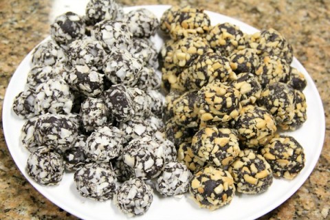 Chocolate Truffles / www.ShockinglyDelicious.com