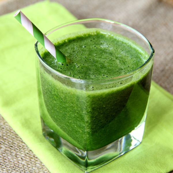 College Tour Detox Green Smoothie (Vegan, GF) | www.ShockinglyDelicious.com