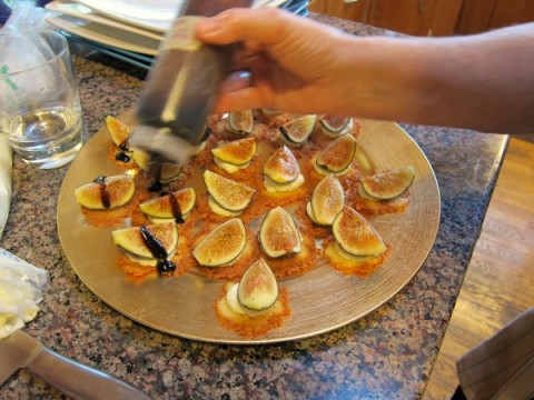 Figs on Parmesan Crackers for Figology Fest 2014 | ShockinglyDelicious.com