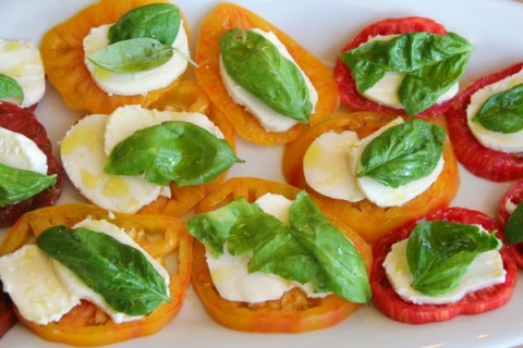 Heirloom Caprese Salad | ShockinglyDelicious.com