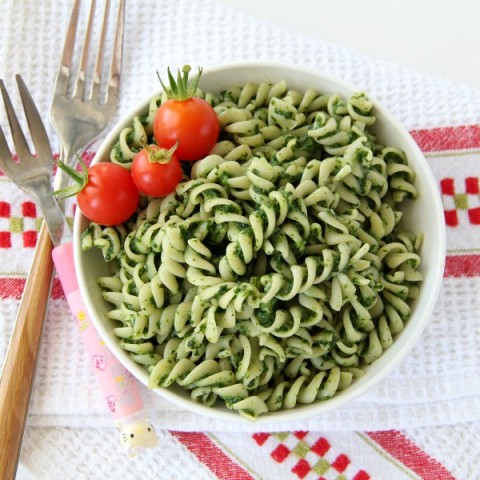 Popeye Pasta | Spaghetti with Spinach Sauce | ShockinglyDelicious.com