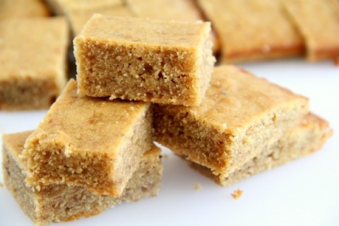 Brown Butter Banana Blondies | ShockinglyDelicious.com