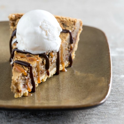 Hot Gooey Caramel Pie might be the best pie you ever made! Try it as a second pie for Thanksgiving | ShockinglyDelicious.com