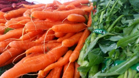 Fresh carrots at the farmers market on ShockinglyDelicious.com