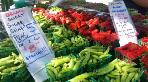 Sugar snap peas and strawberries at the farmers market on ShockinglyDelicious.com