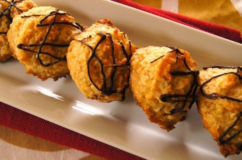 Salted Dulce de Leche macaroons by Cooking on the Weekends -- photo by Valentina Wein