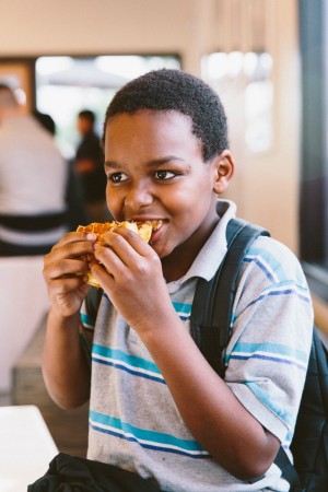 Child eating at LocoL ©AudreyMa