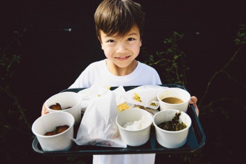 Child showing his tray of LocoL Food ©Audrey Ma