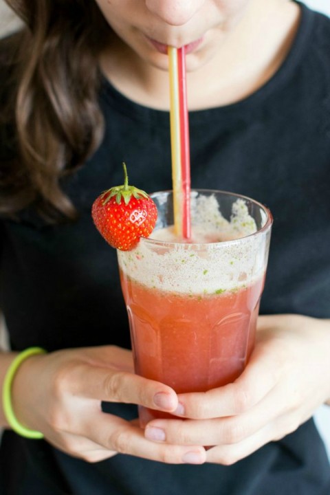 Tangy, sweet, fruity homemade Strawberry Lemon Iced Tea takes the place of pricey purchased drinks from that coffee house. You control the ingredients. ShockinglyDelicious.com Strawberry Lemon Iced Tea recipe on ShockinglyDelicious.com