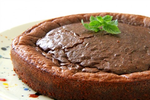 Rich, dense, decadent, gluten-free 2-ingredient Flourless Nutella Cake is simple to make and packs a wallop of flavor. Perfect for a holiday or special-occasion dessert.
