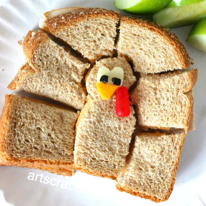 turkey-shaped-turkey-sandwich-from-arts-and-crackers-blog