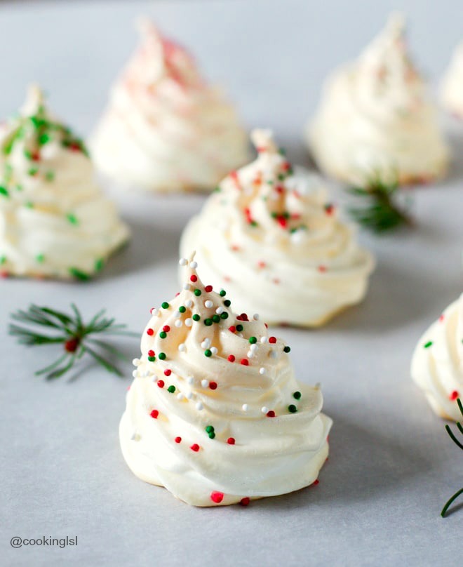 christmas-tree-meringue-cookies on cookinglsl.com
