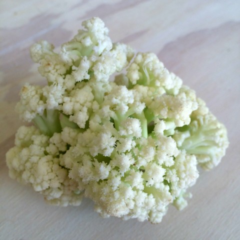 Flowering Cauliflower: There’s a new cauliflower in town, and it is drop-dead gorgeous! More tender, sweet and delicate than conventional cauli, this is like an edible bouquet of coral-like florets. AKA Fioretto, Stick Cauliflower, Biancoli, Karifurore, White Broccoli.