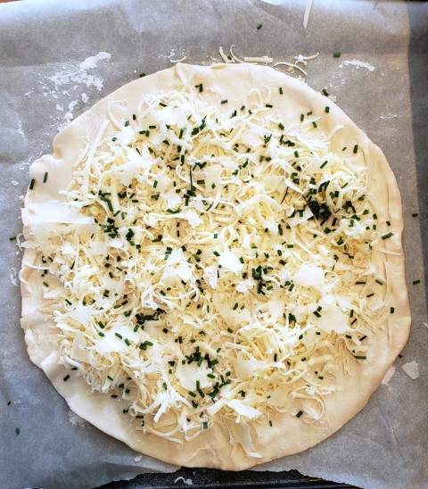 Puff pastry round with cheeses and chives for Cheesy Fondue Spirals on ShockinglyDelicious.com