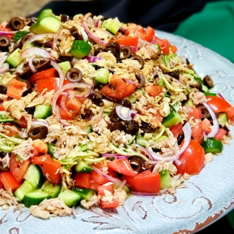 Provencal Tuna and Zucchini Salad on ShockinglyDelicious.com